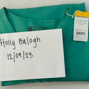 New FIGS surgical green top